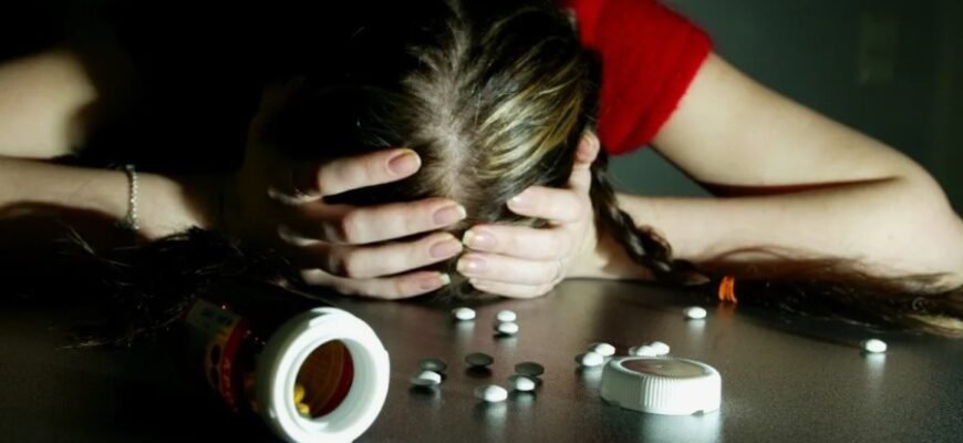 Оптимизированный заголовок (H1) для статьи по теме суицида:

Что такое суицид: основные причины, признаки и помощь