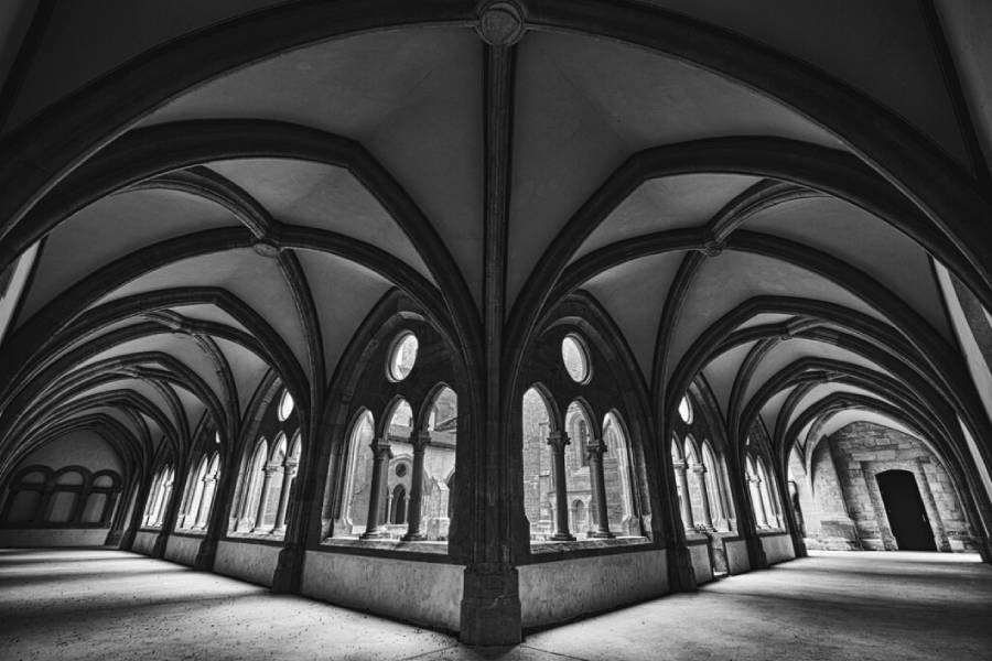 Особливості розвитку середньовічної архітектури: готичний стиль ...