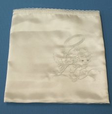 Крыжма для крещения: что это, значение, как выбрать